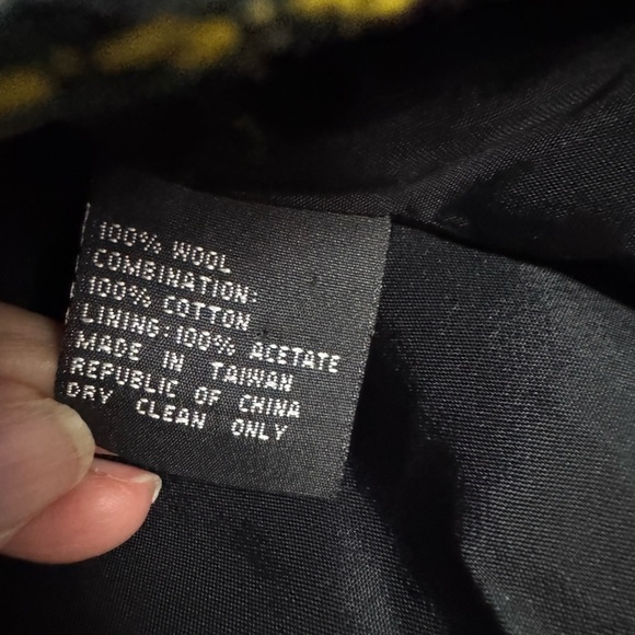 Kasper vintage Plaid Red and Green Women's Jacket. Ptp 20” lenght 22.5” … - Picture 4 of 9